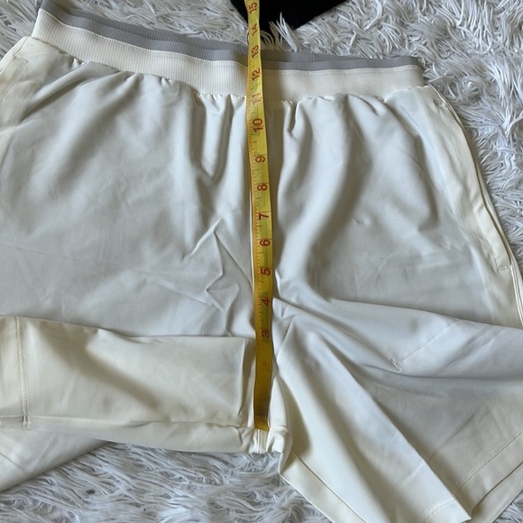 New FABLETICS Men’s 7” The Fundamental Short II Lined bone size Small - Picture 9 of 11